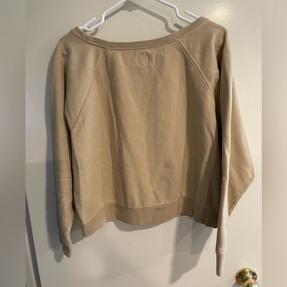 GAP Women's Crewneck Vintage
Wide neck Boxy Pullover Sweatshirt
Size Medium Tan